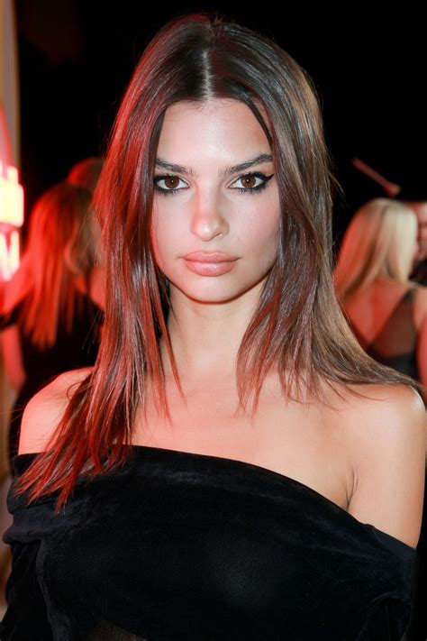 photos of emily ratajkowski